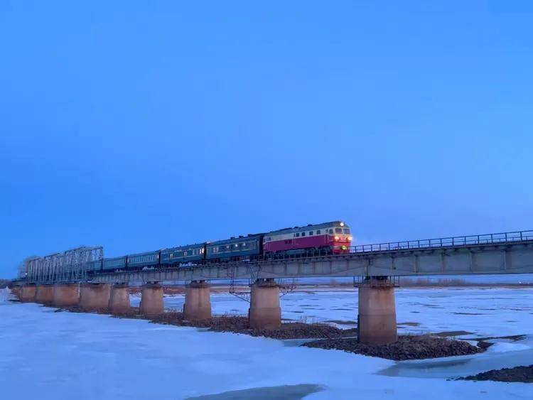 原創在祖國版圖上雕刻鋼鐵動脈