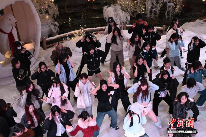 南京年輕人“隨機舞蹈”舞動青春活力