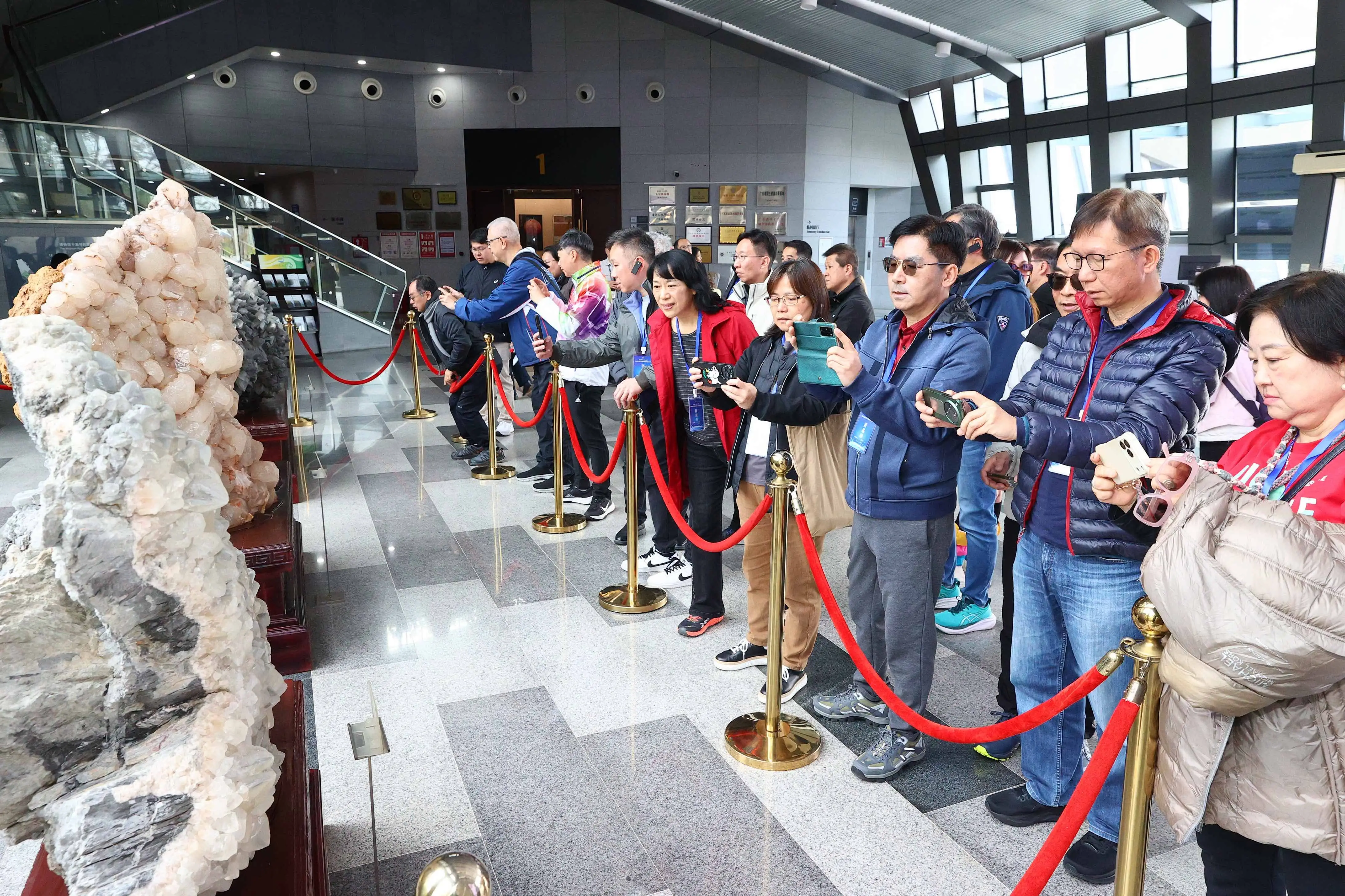 “美美與共 同心築夢”香港教育領袖考察活動深圳舉行