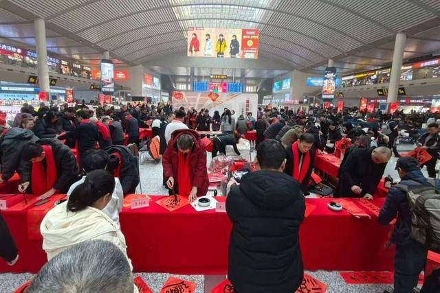 山東省總工會開展“送萬福 進萬家”書法公益活動