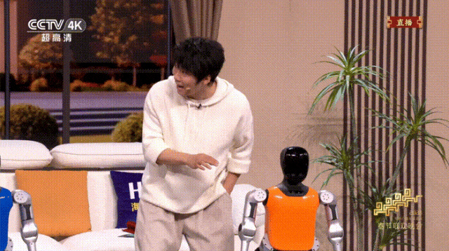 【春晚科技】春晚黑科技曝光！30天造出「奶奶」臉，萬元級人形機器人殺入客廳