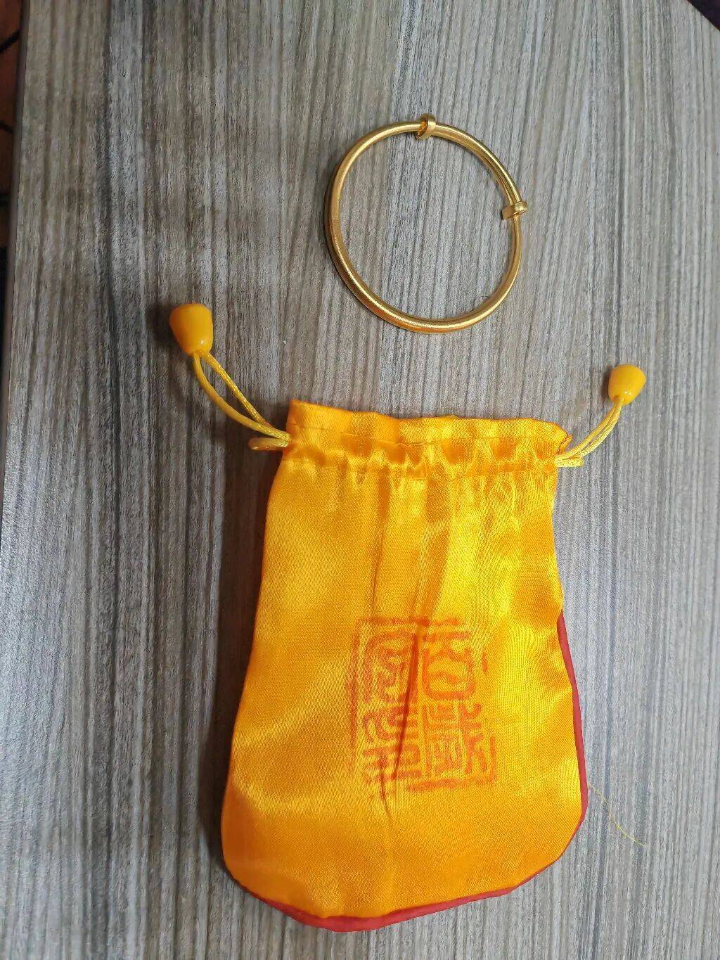 女子報警：36克金手鐲變輕了！戲劇性結果出現...