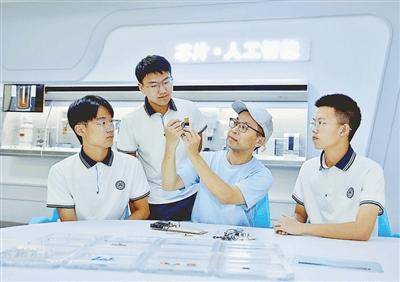 政府工作報告中的10大教育關鍵詞，教育工作者這樣熱議