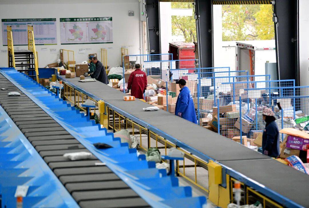 新年新氣象 實幹開新局丨快遞跑起來，物流更暢通！保康快遞包裹實現“當日清、當日達”