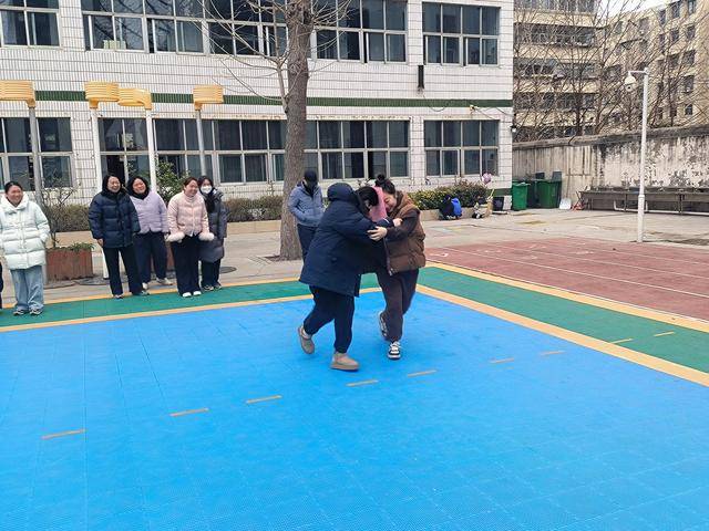 齊唱《上春山》，二七區齊禮閆小學“三八”節慶祝活動真快樂