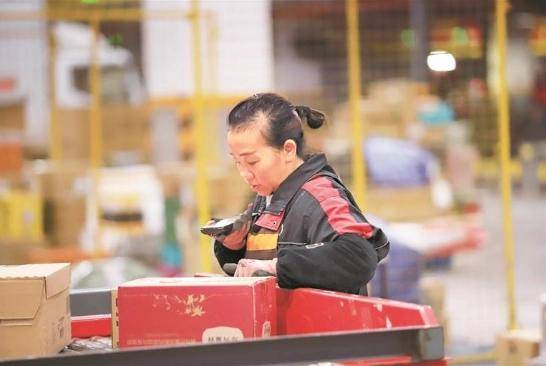 貴州雙龍航空港經濟區：快遞物流高速運轉