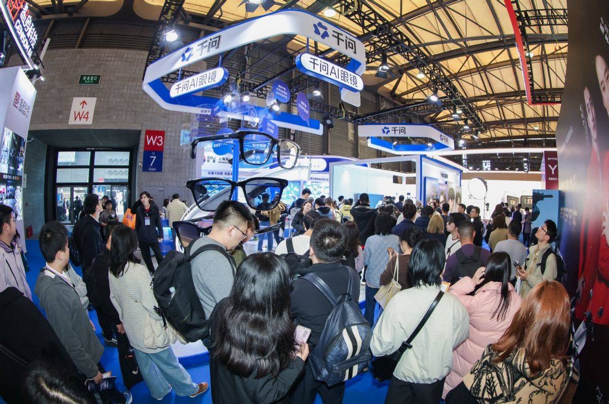 千問AI眼鏡AWE釋出：讓AI融入使用者日常生活