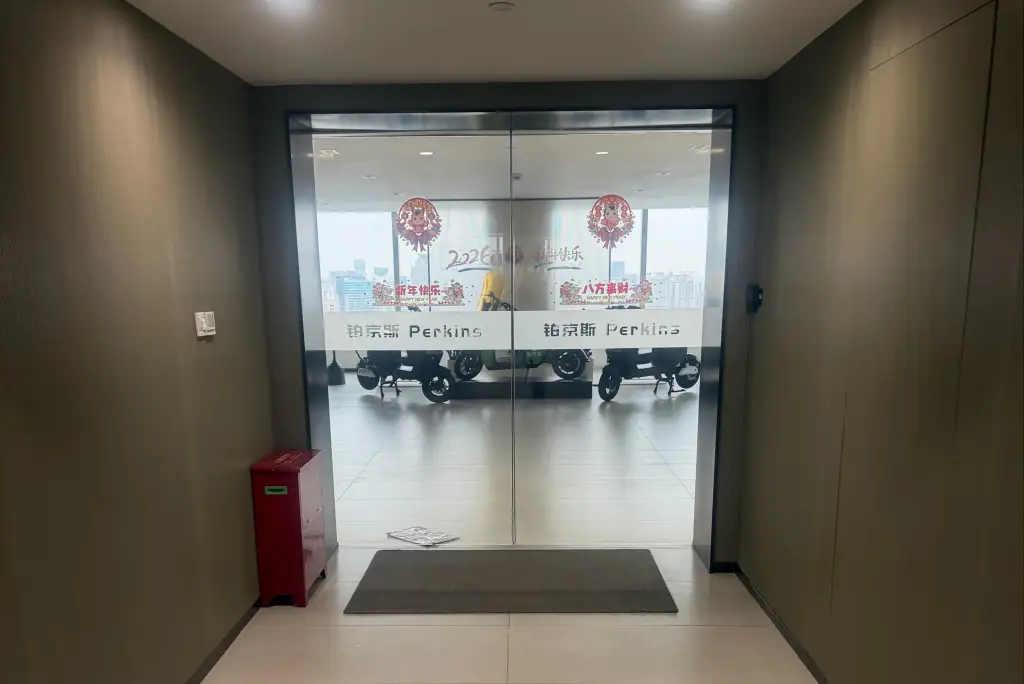 “3·15”晚會曝光電動腳踏車租賃亂象，記者直擊暢派出行總部