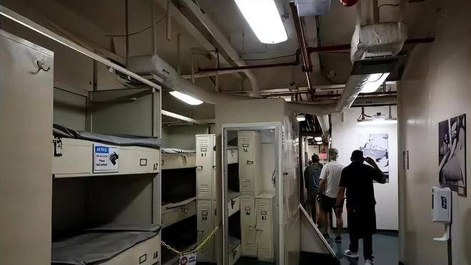 原創臉都丟完了，福特號火災持續超過30小時才被滅，船員睡地板？