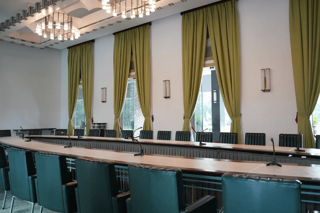 開這種會，記得拉窗簾