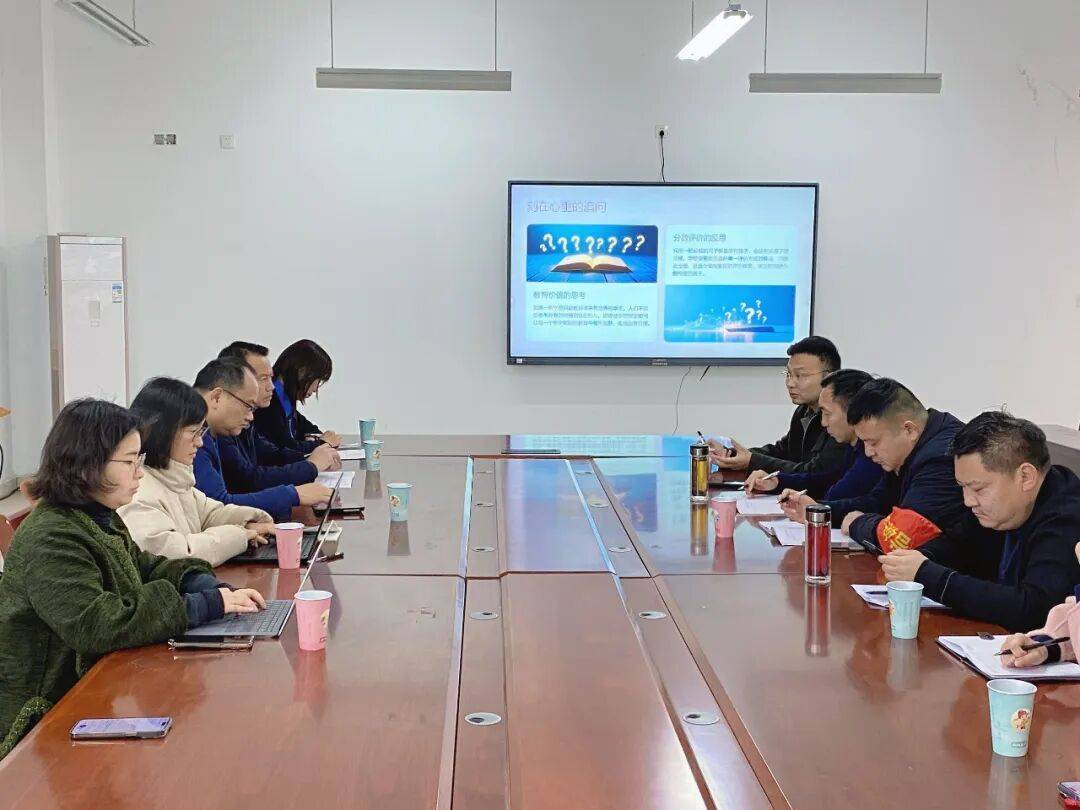 教育部中學校長培訓中心專家團隊蒞臨南陽市第六完全學校調研指導