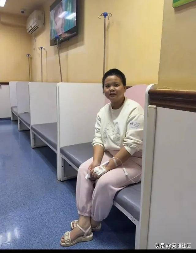 22歲患重病女孩地鐵吐血後脫外套將地板擦乾