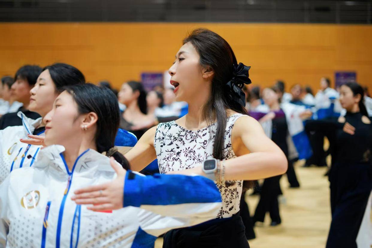 河南省200餘名體育舞蹈教師、裁判員師從業內“大咖”學藝再提高
