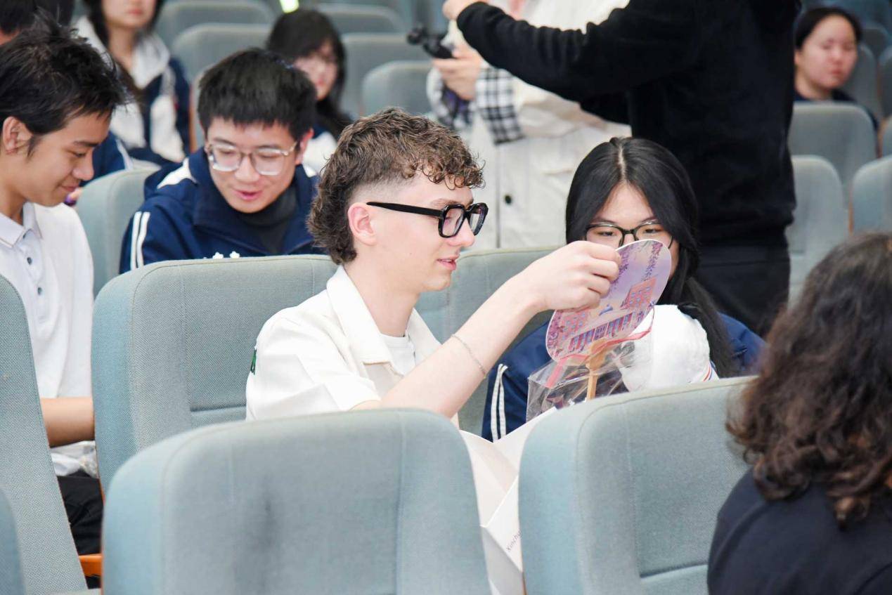 萬里之約！德國最古老中學打卡新川外國語