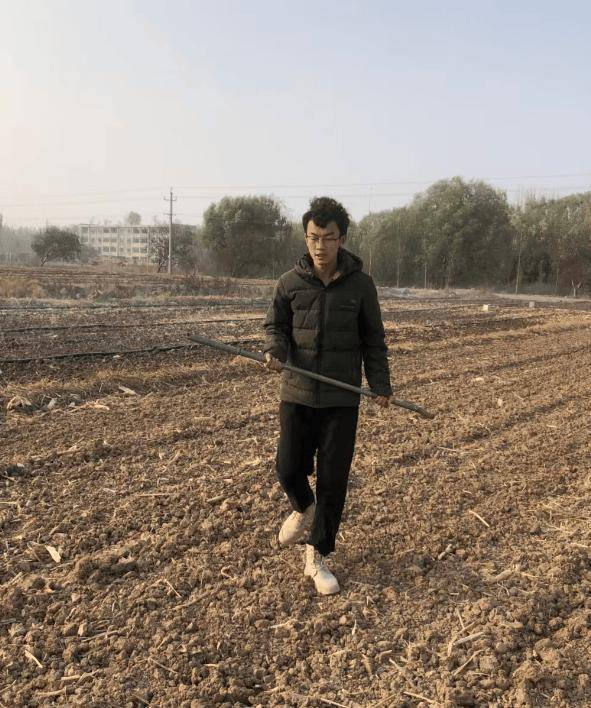 四個研究生開發了一款遊戲，百萬碩博集體翻身當導師，不小心讓學生延畢了 1000 天