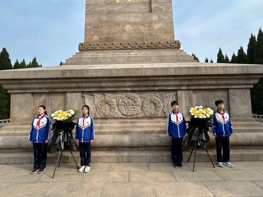 濟南市萊蕪第一中學初中部（魯礦中學）：清明祭英烈 薪火永相傳