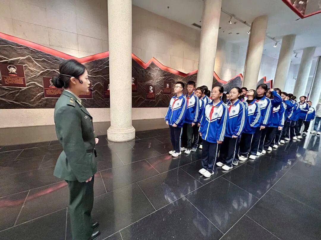 濟南市萊蕪第一中學初中部（魯礦中學）：清明祭英烈 薪火永相傳